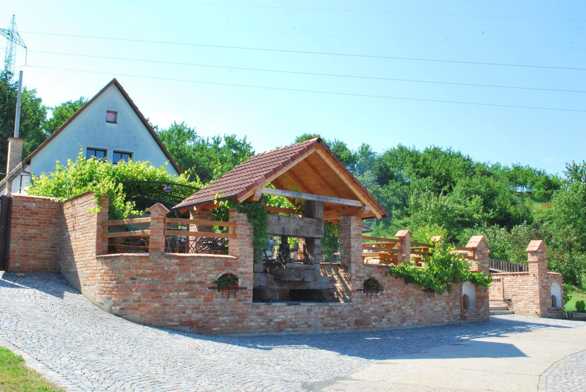 Vinny Sklep Krysa Kostelec (Hodonin) Exterior foto